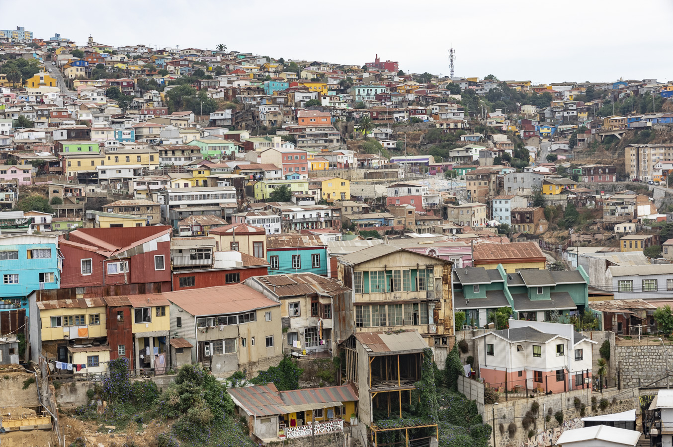 View down onto Valparaiso