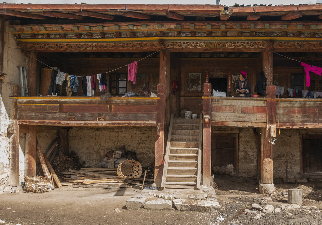 Local House near Nixi