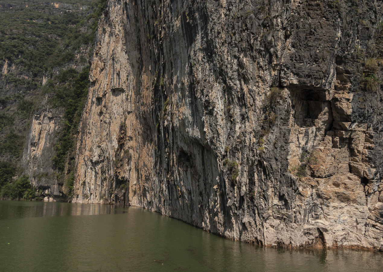 Gorge along the Yangtse