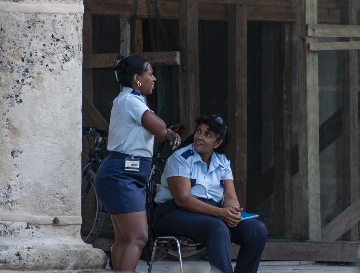 Policewomen - la Habana