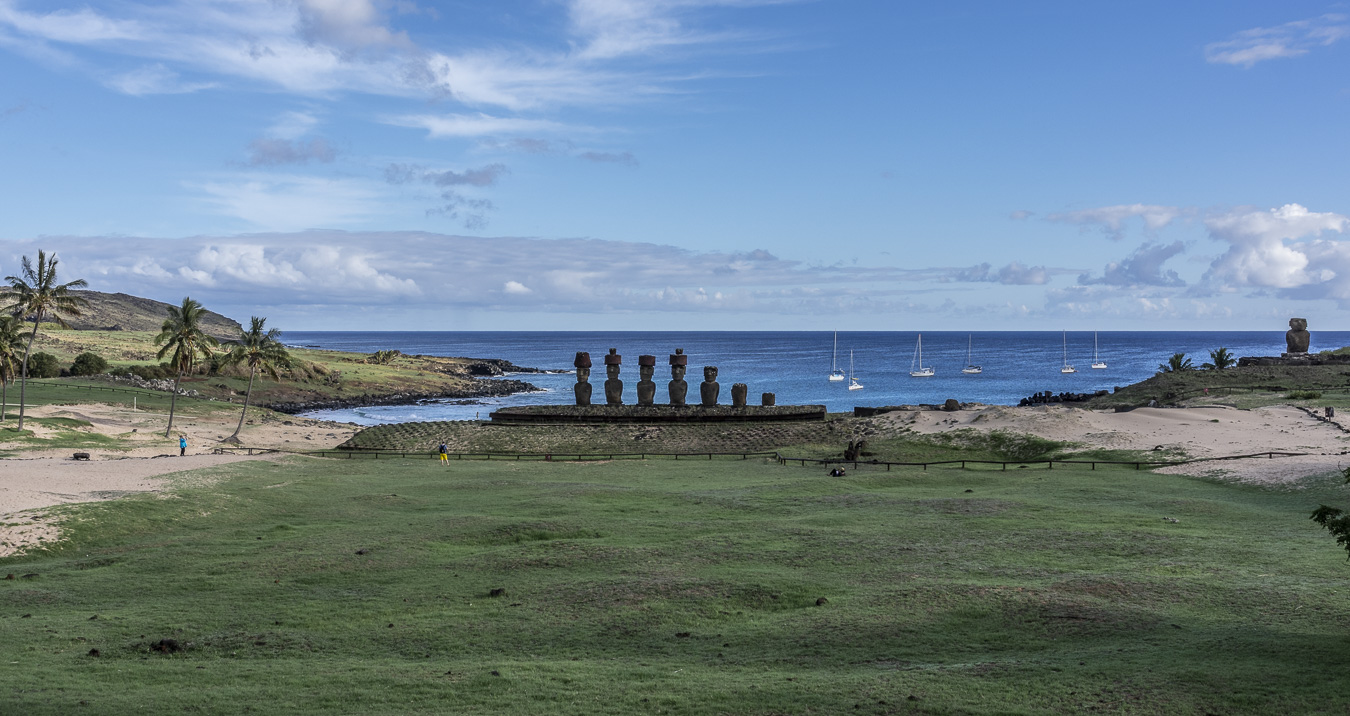 Moai - Ahu Nau Nau