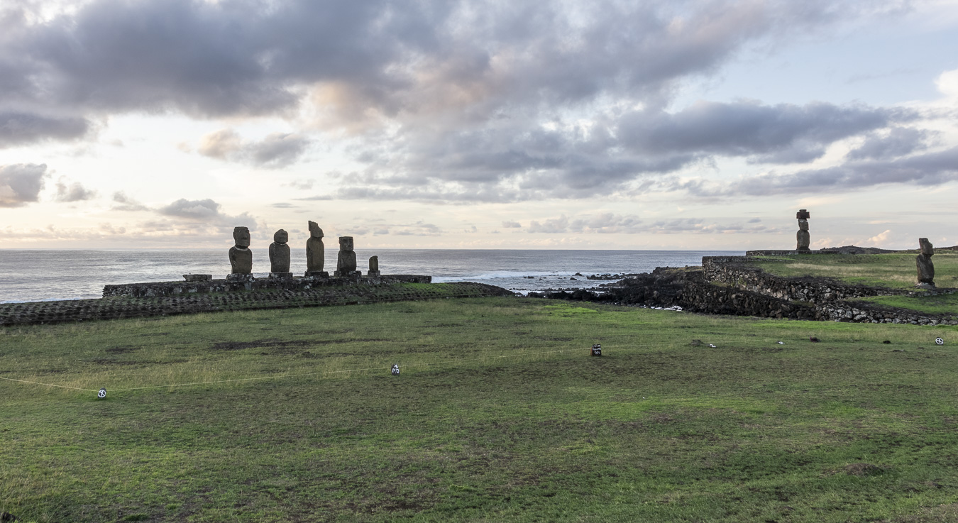 Moai - Ahu Tahai