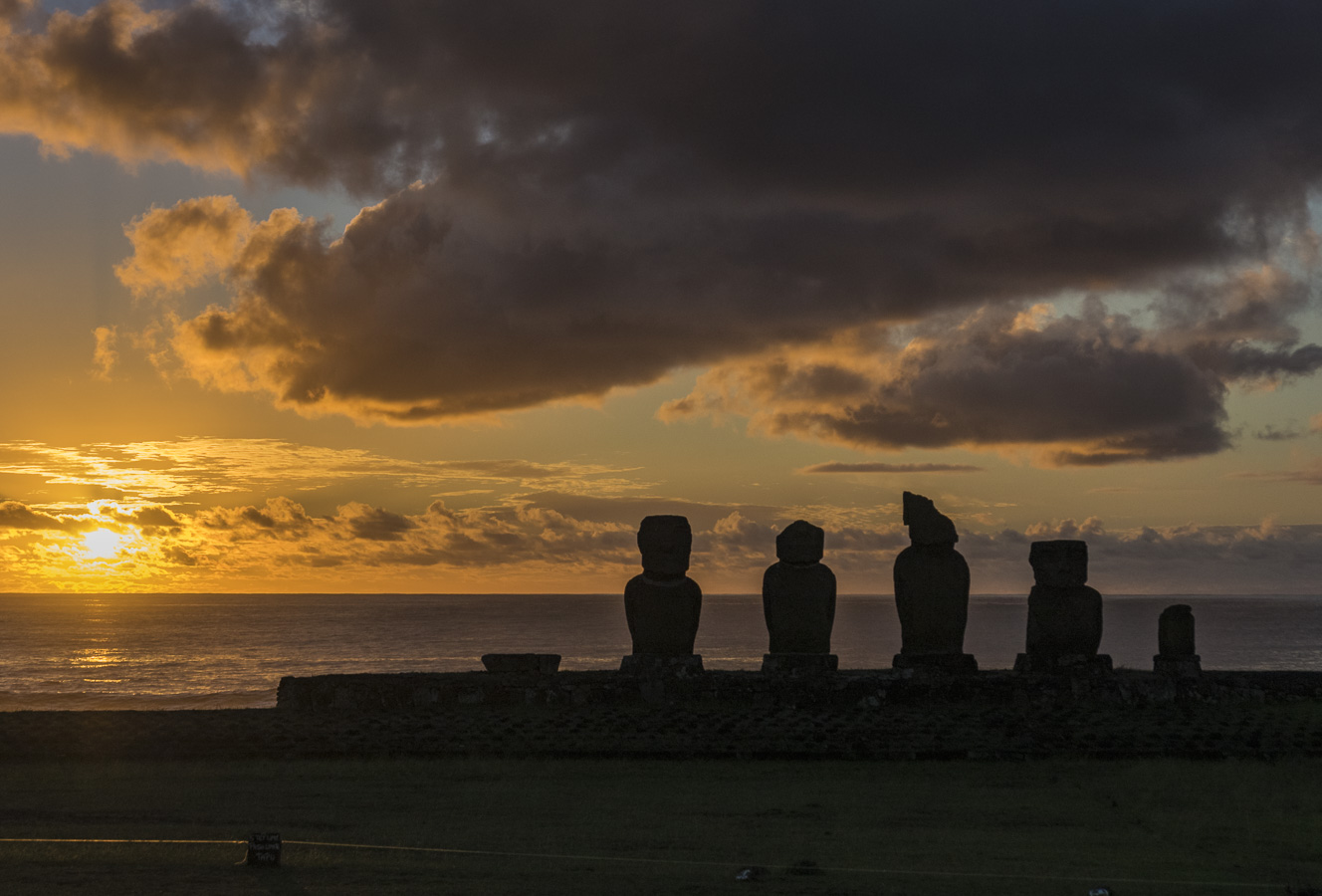 Moai - Ahu Tahai