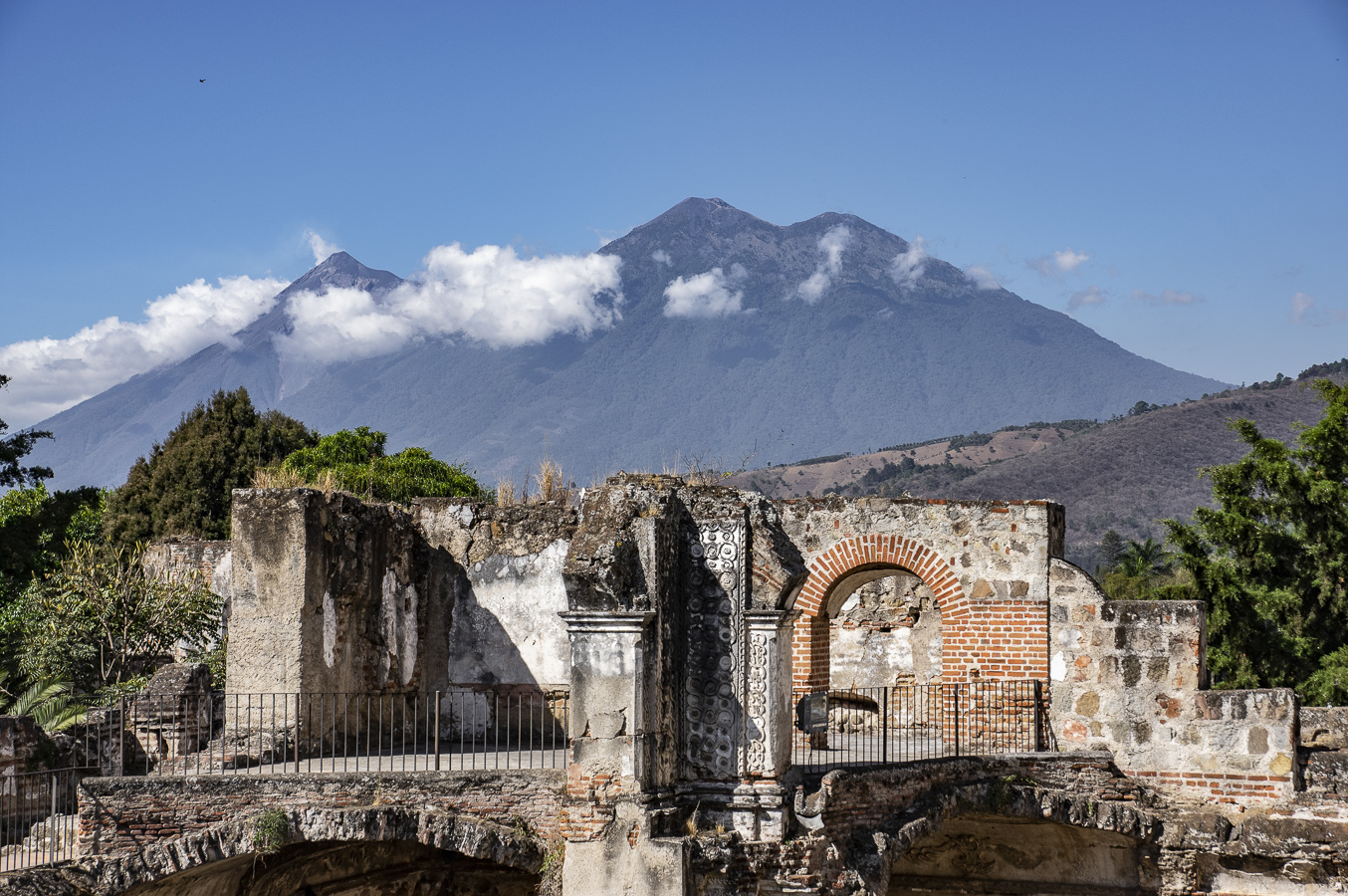 Earthquake Damaged Buildings - La Antigua