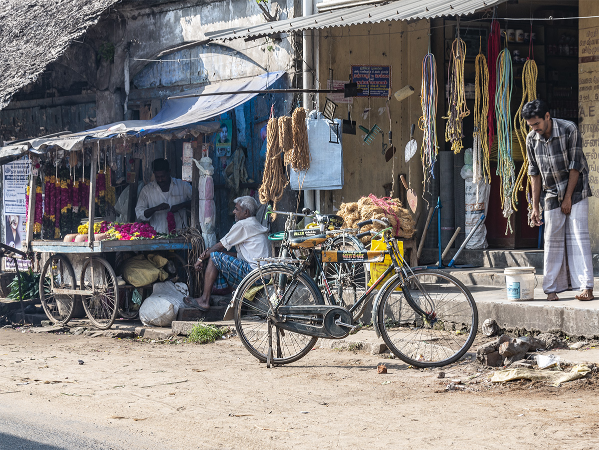 Shops - Kumbakonam to Thanjavir Road