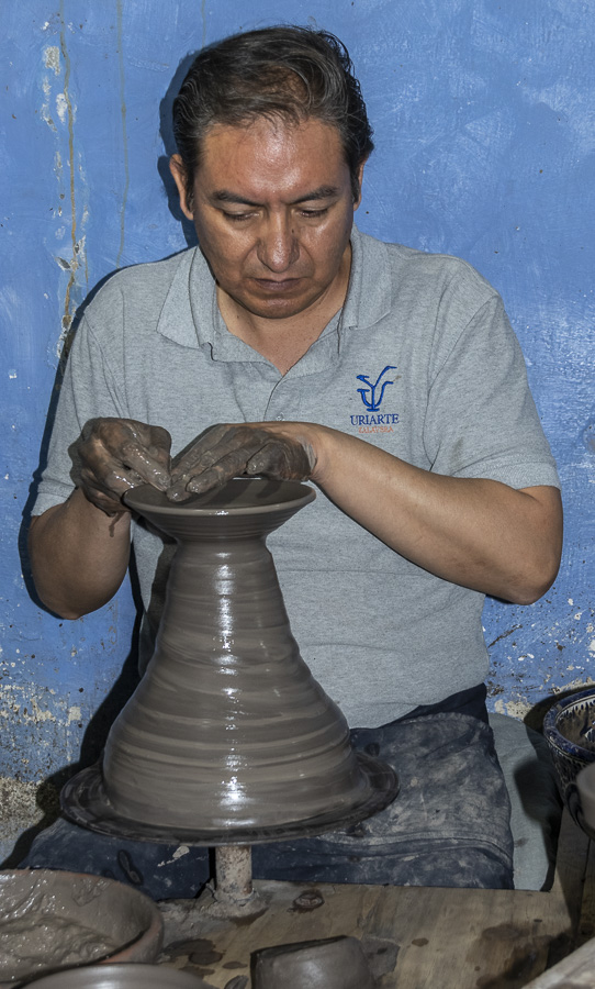 Craftsman - Uriarte Pottery, Puebla