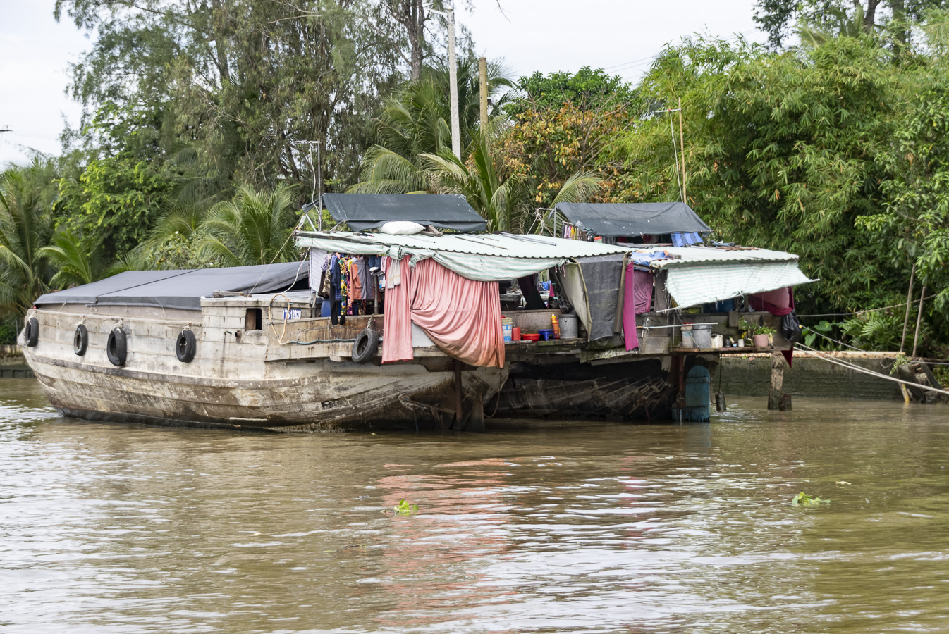 Traffic on the Mekong